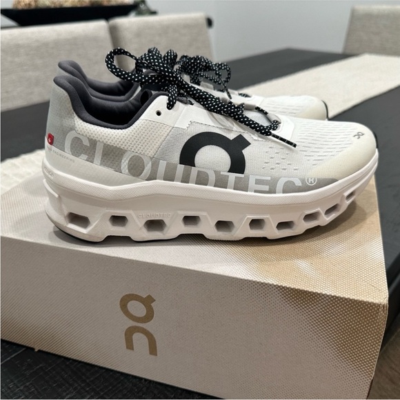 WOMENS ON RUNNING CLOUD MONSTER 9.5 - Picture 3 of 5